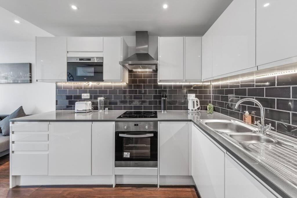 New Apartment 20 Mins From Waterloo London Bp36 Exteriér fotografie